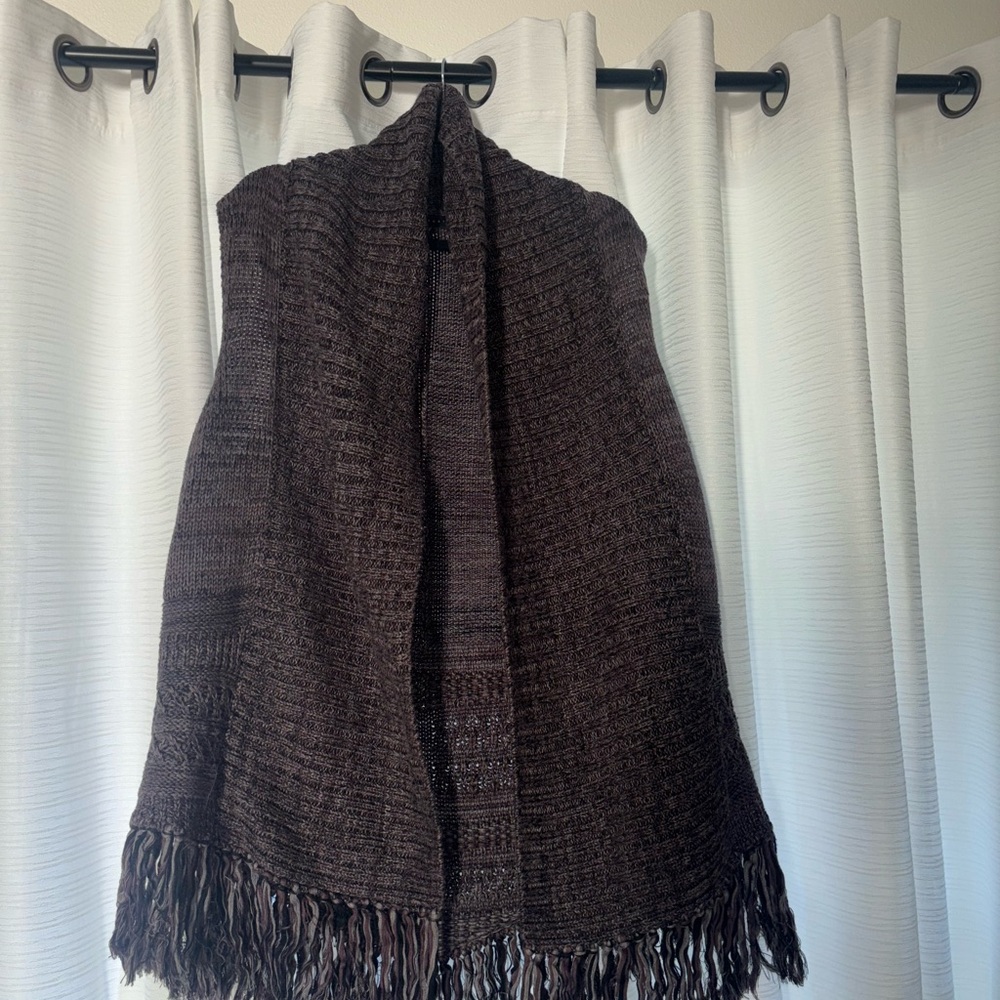 Sanctuary Textured Knit Shawl in Brown